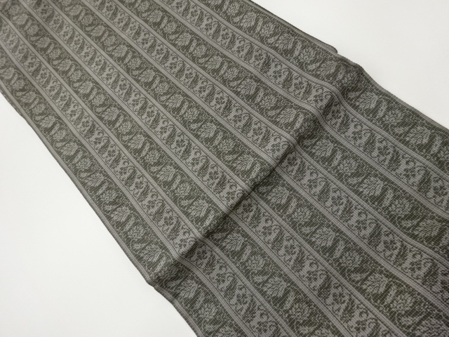 金通し縞に唐草模様織出し名古屋帯